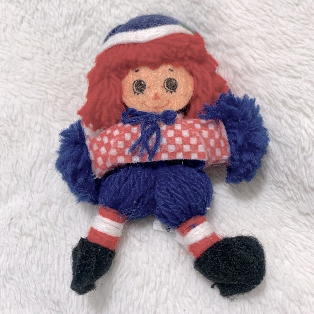 Raggedy Andy yarn ornament 1975